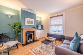 Cosy Hideaway 2BR Home, Garden, Prime Location